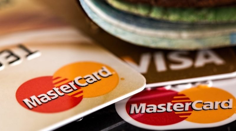 4 Reasons Why you Must Own a Credit Card